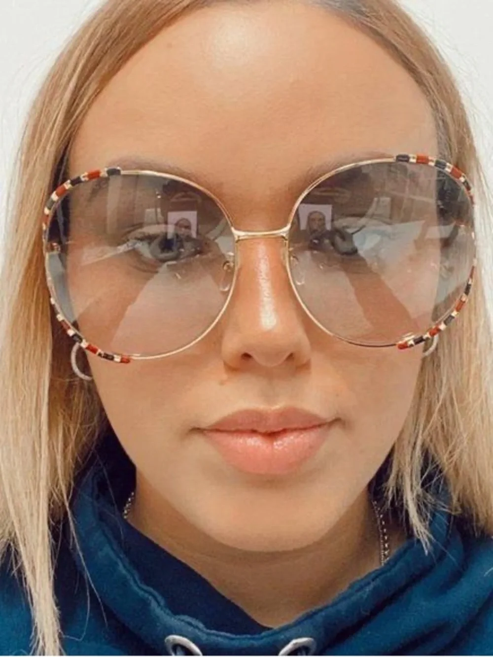 Gucci Gold Frame Sunglasses with gray Gradient Lenses - Picture 2 of 9